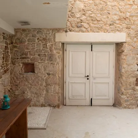 Coastal Villa - Old Dalmatian House Макарська