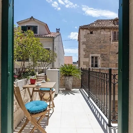 Гостьовий будинок Coastal Villa - Old Dalmatian House Макарська